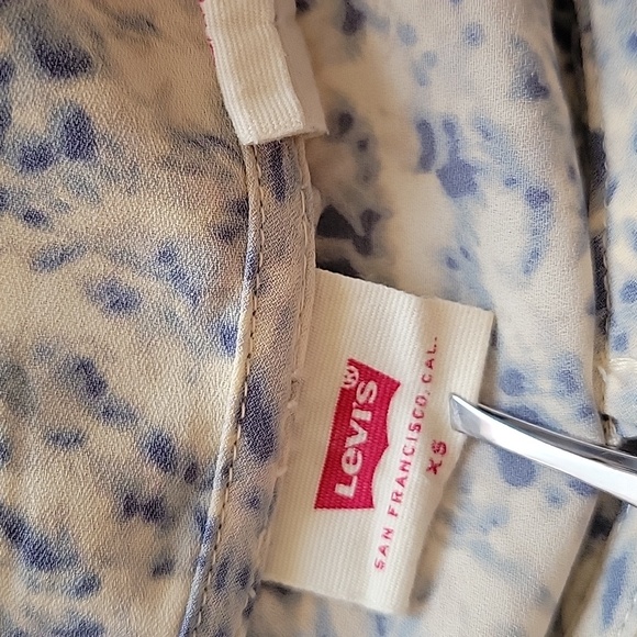 Levi's Women's Nisa Femme Yoke Blouse- Size XS - Picture 5 of 13